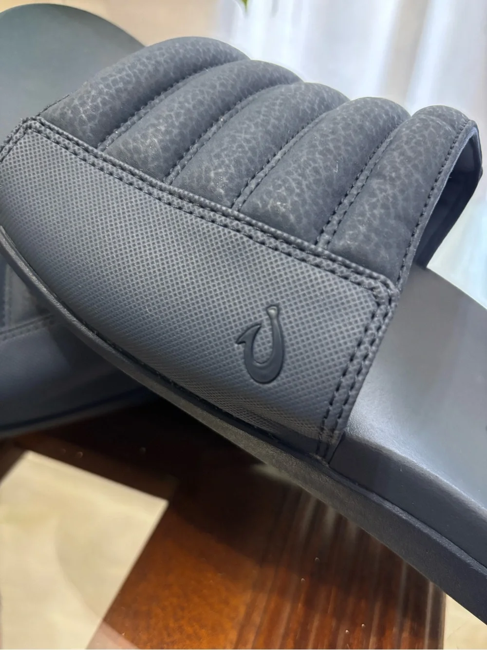 OluKai Naha Olu Men’s Slide Sandals Navy Size 10 Comfort